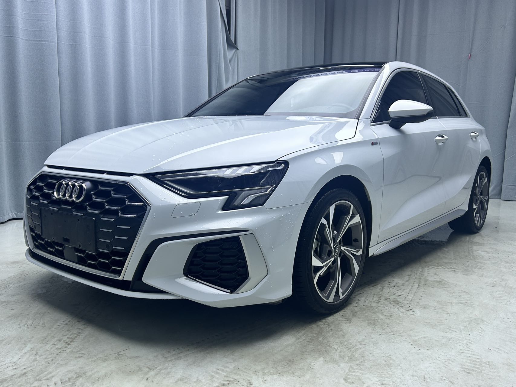 2022款奥迪A3豪华运动