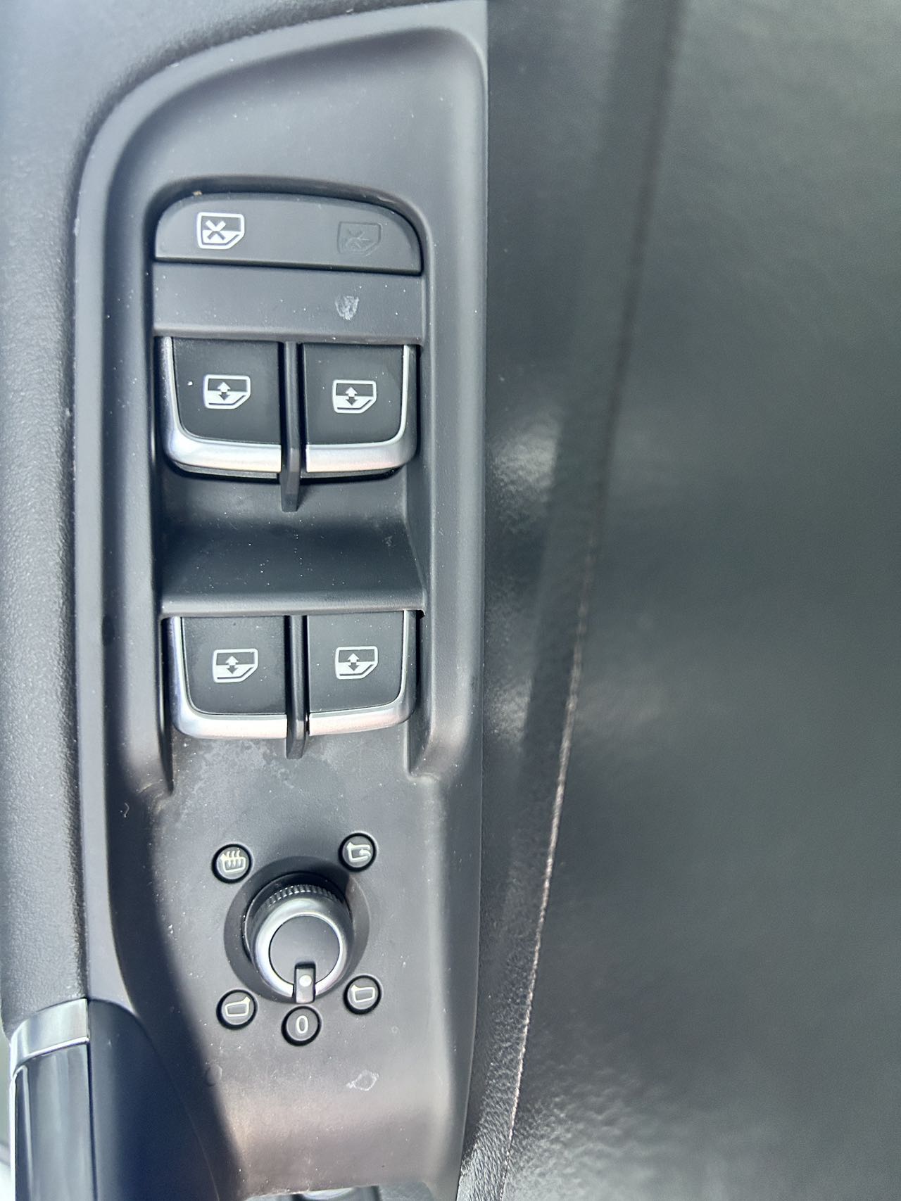 2022款 奥迪Q2L 35 TFSI 豪华致雅