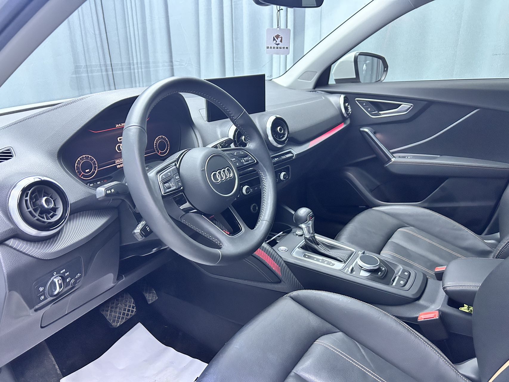 2022款 奥迪Q2L 35 TFSI 豪华致雅