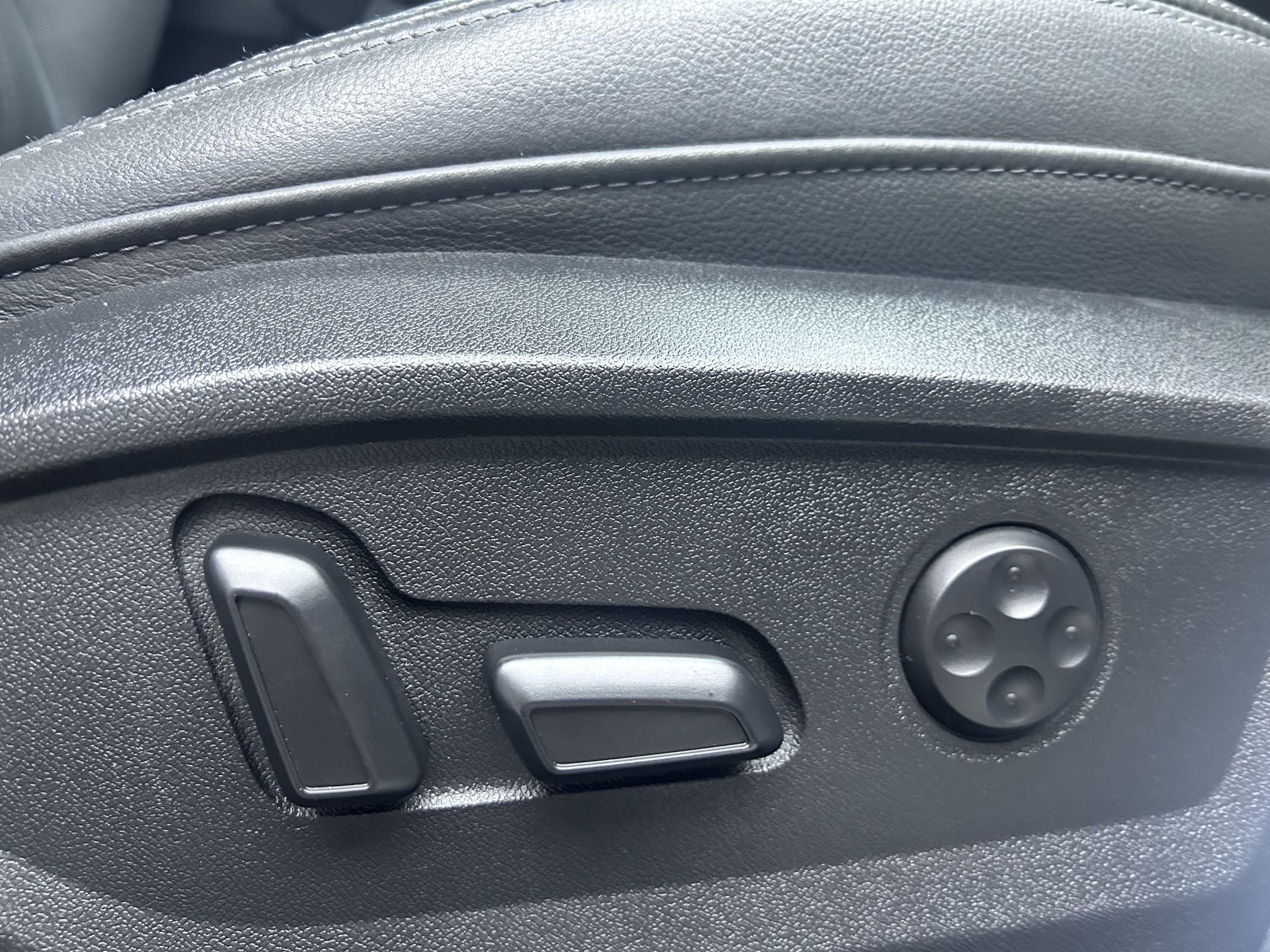 奥迪2022款 Q2L 1.4TFSI 35TFSI 时尚致雅型